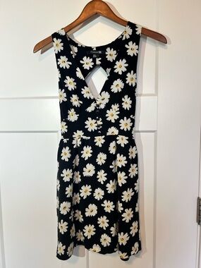 Forever 21 Black Daisy Floral Keyhole Mini Dress - Small